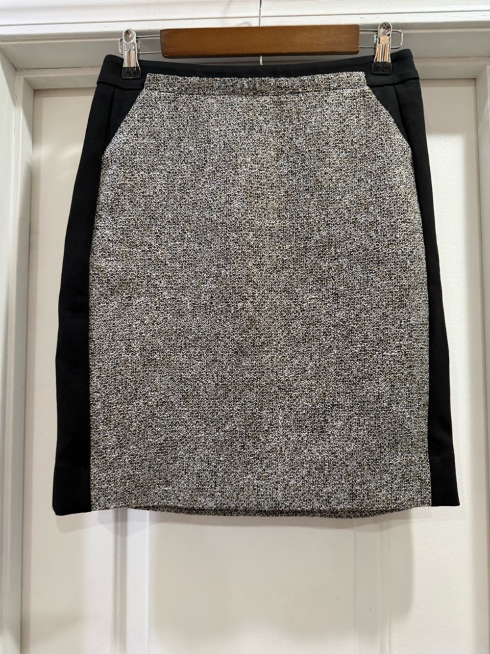 White House Black Market  Tweed Pencil Skirt with Black Side Panels New 🆕 Size 4